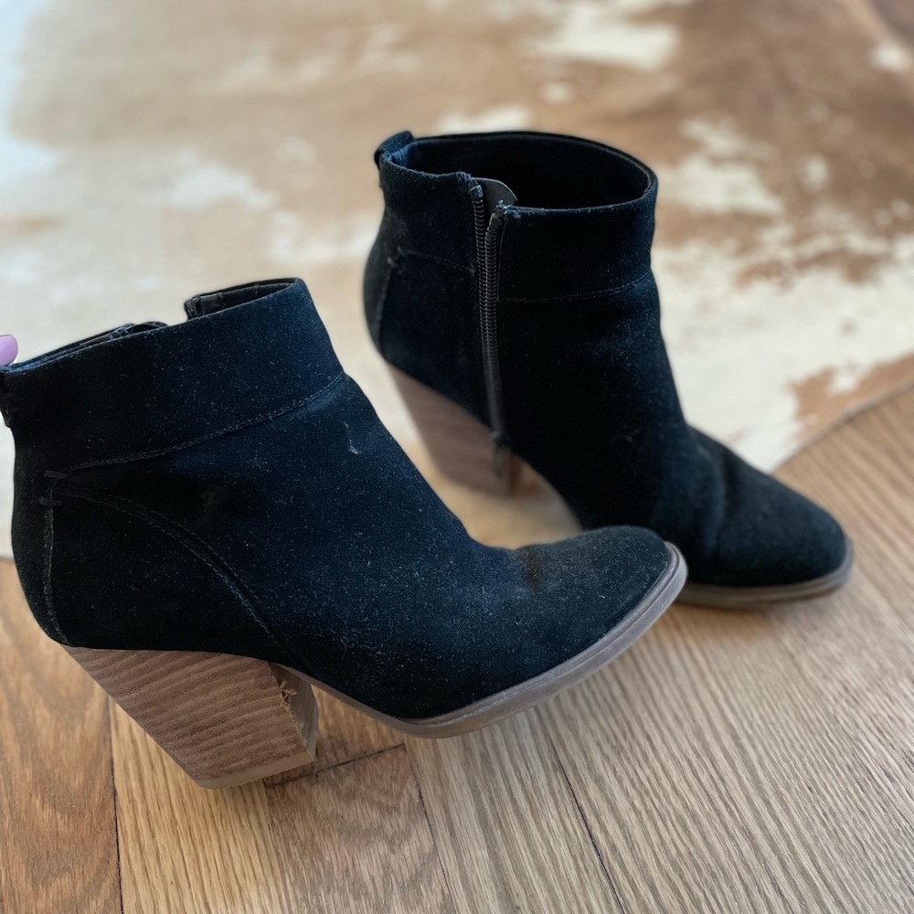 Steve Madden black booties